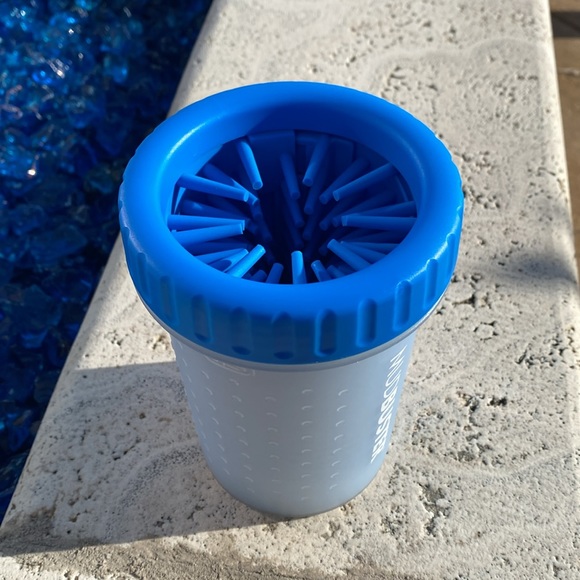 Dexas MudBuster Portable Dog Paw Cleaner Medium - Picture 8 of 9